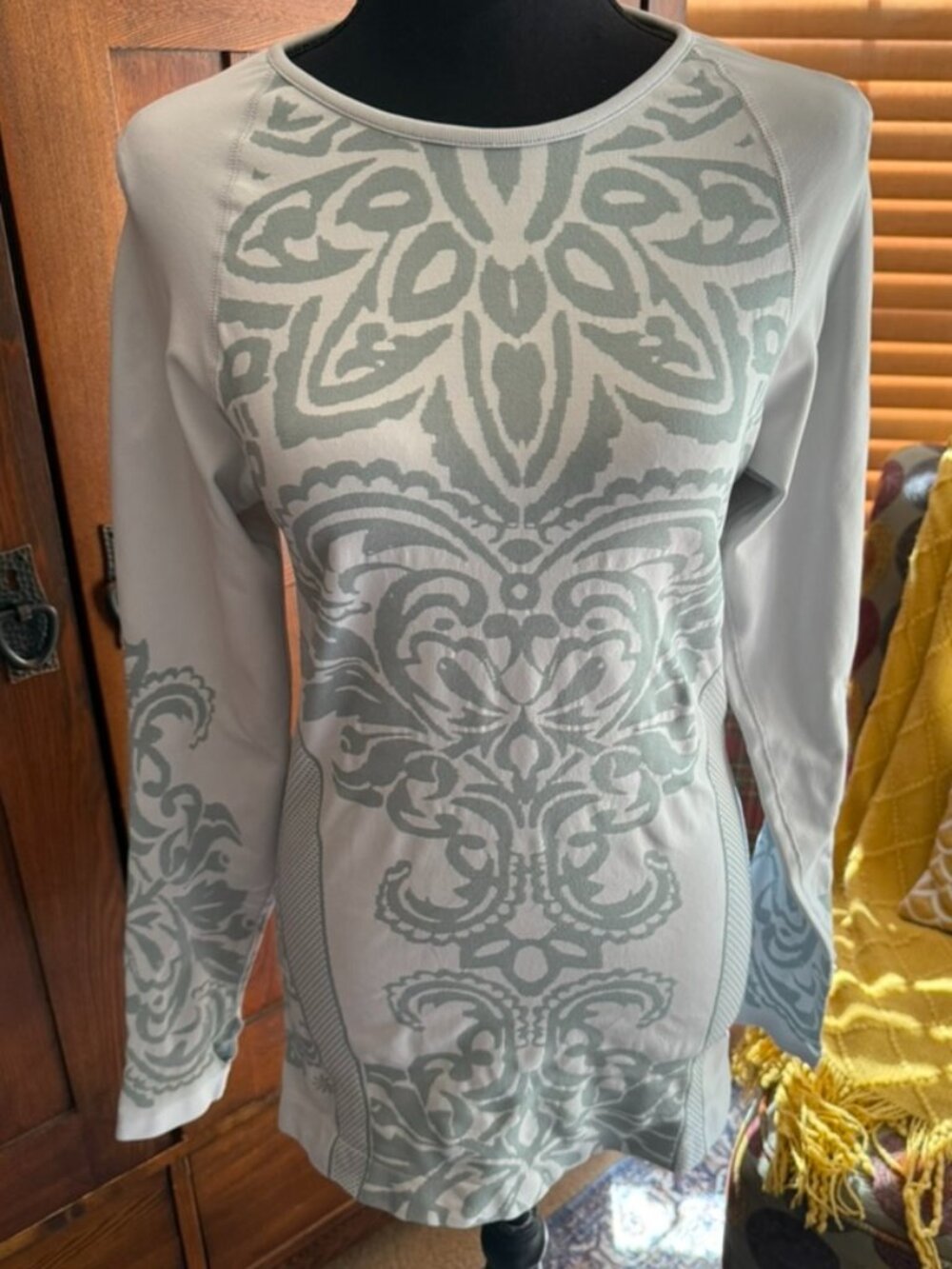 Athleta White/Grey Long Sleeve Pullover Workout Top